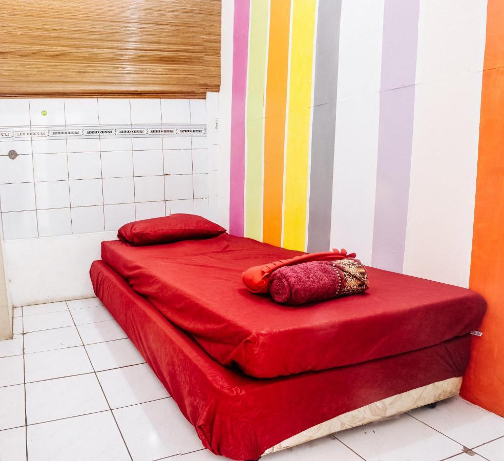 Simplycity Hostel Syariah Bandung Bagian luar foto
