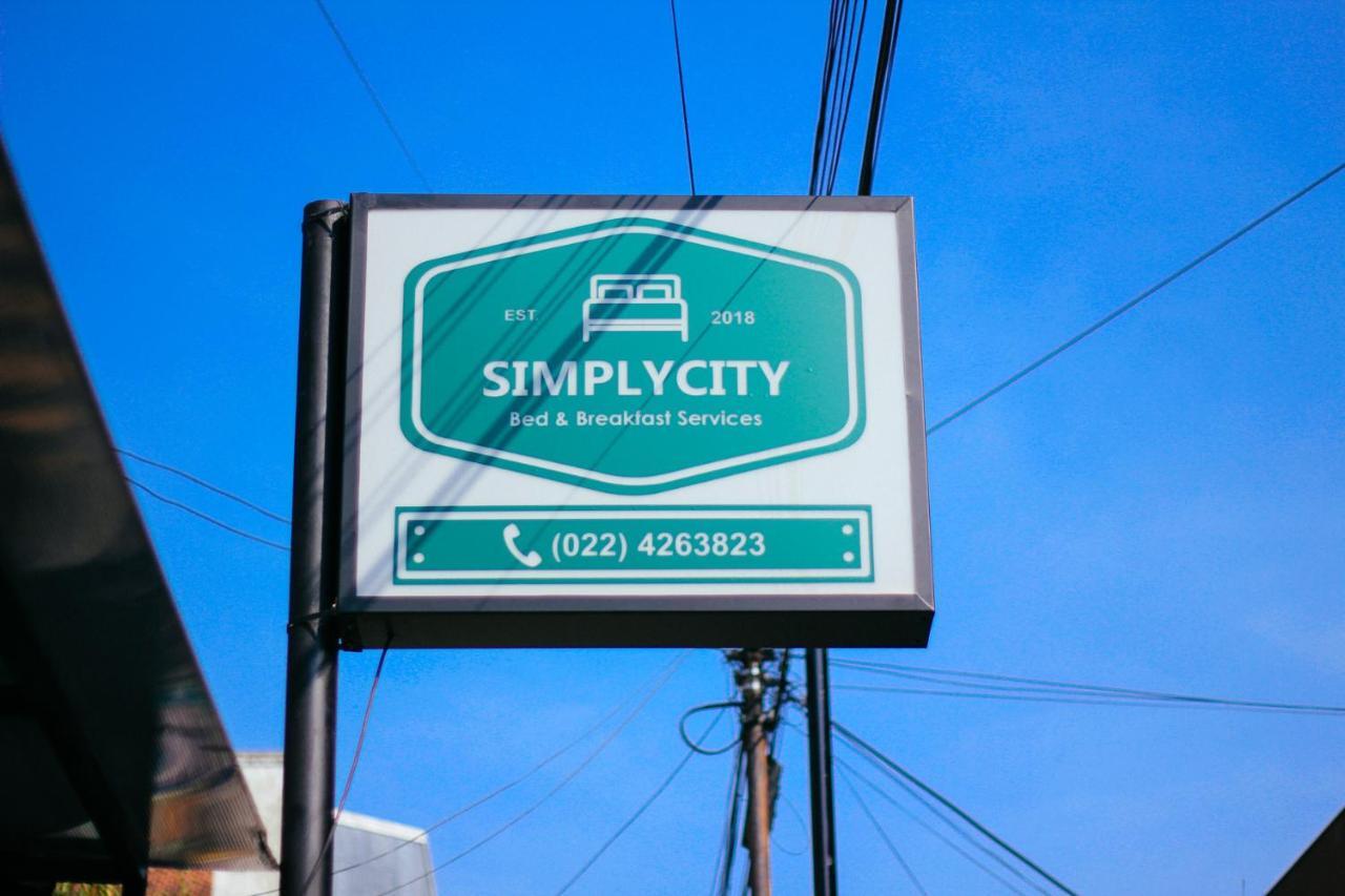 Simplycity Hostel Syariah Bandung Bagian luar foto