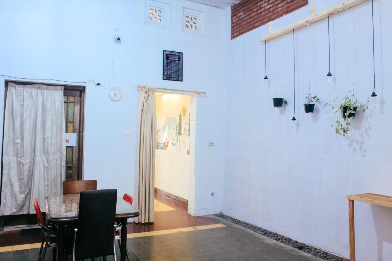 Simplycity Hostel Syariah Bandung Bagian luar foto