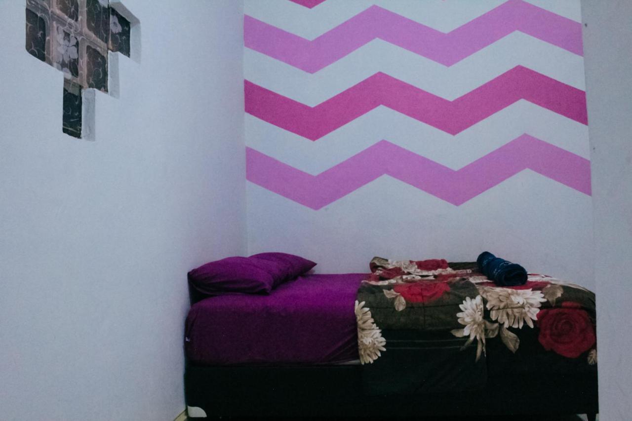 Simplycity Hostel Syariah Bandung Bagian luar foto