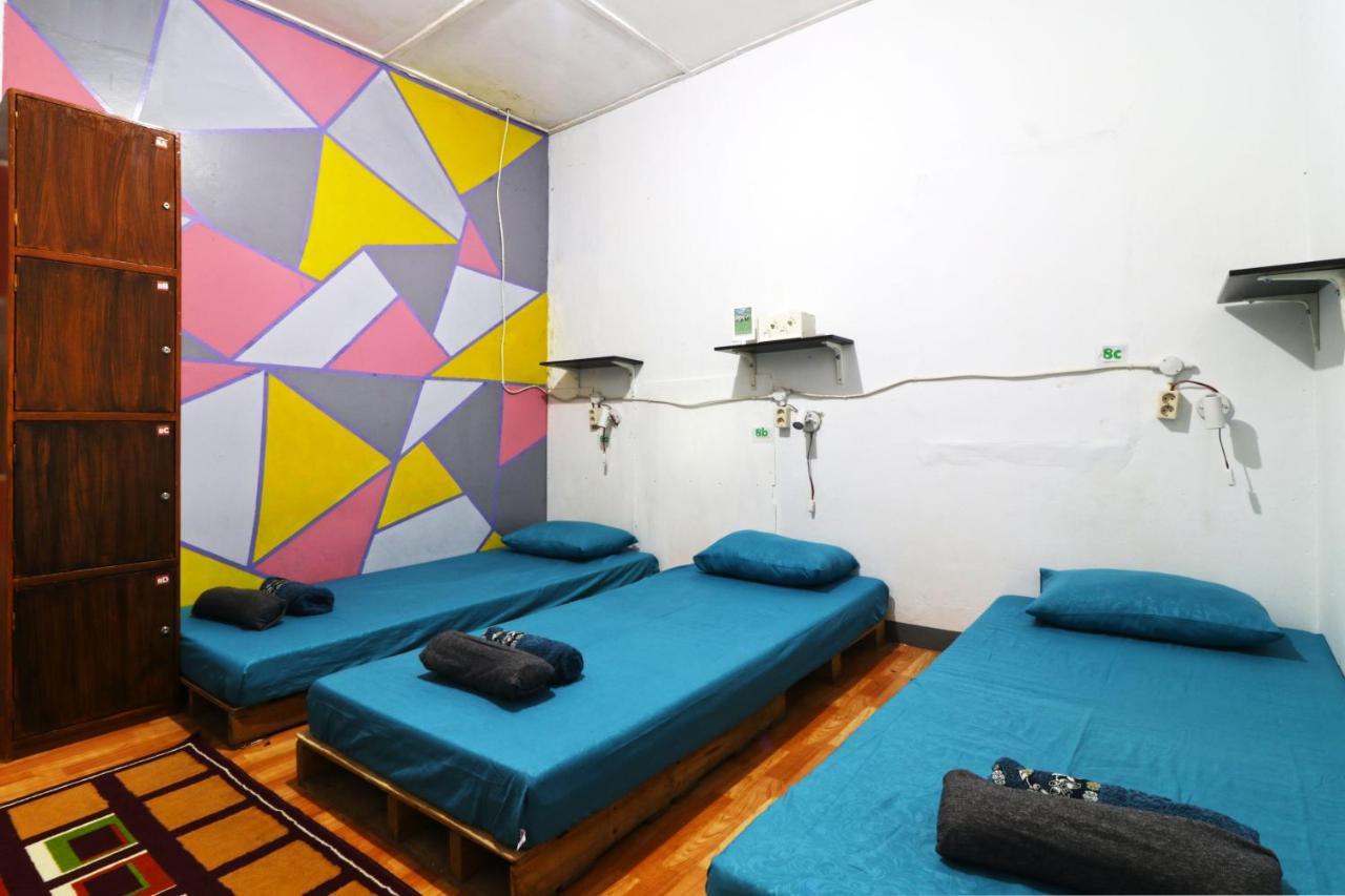 Simplycity Hostel Syariah Bandung Bagian luar foto